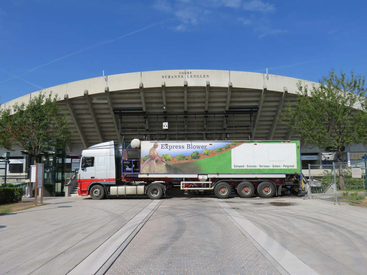 Terreole-Roland-Garros-Camion-pneumatique-Express-Blower