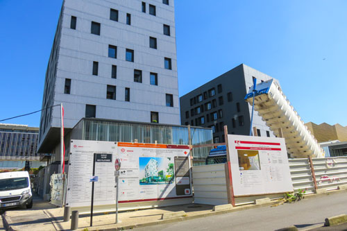 LE-CHALLENGE-TERREOLE-Camion-silo-pulse-stationne-devant-la-creche-Cergy-Pontoise