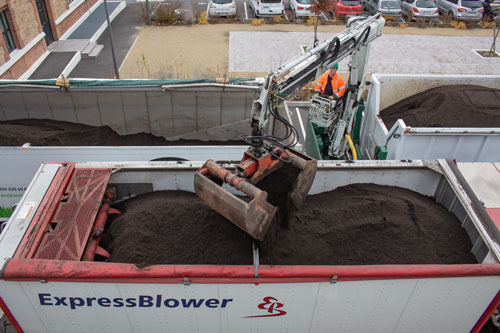 LE-CHALLENGE-TERREOLE-SIAAP-Colombes-Chargement-de-l'ExpressBlower-par-camion-grue-et-camion-benne